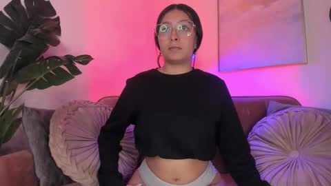 Snapshot of misspariis chatting on November 2025 11:26:02 PM Isabel Mendez online show from November 2025 11:26:02 PM