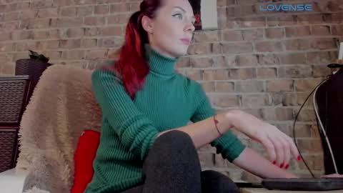 Snapshot of misspetitevenus chatting on November 2025 09:20:02 AM Miss Venus online show from November 2025 09:20:02 AM