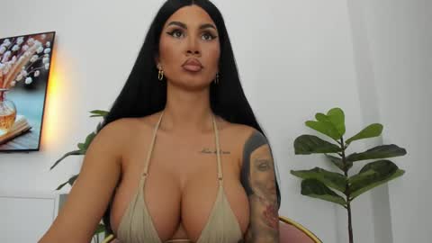 Renata online show from November 2025 08:52:01 PM