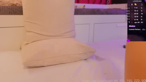 Snapshot of missqueenlust chatting on January 2025 06:03:02 AM missqueenlust online show from January 2025 06:03:02 AM