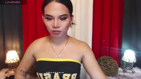 misstrishontop online show from December 2024 03:44:01 PM