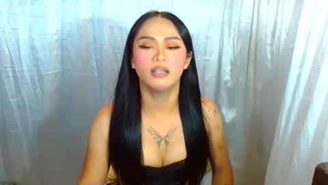 Snapshot of missviolet11 chatting on May 2026 06:37:01 PM SweetViolet online show from May 2026 06:37:01 PM