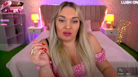 Snapshot of missyymartinezz chatting on December 2024 09:32:02 AM Amely online show from December 2024 09:32:02 AM