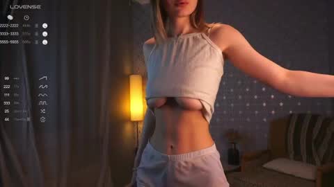 Snapshot of mist_mia chatting on April 2026 07:19:01 PM Mia online show from April 2026 07:19:01 PM