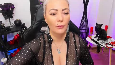 Snapshot of mistress_catsnow chatting on January 2025 10:19:01 AM Miss CatSnow online show from January 2025 10:19:01 AM