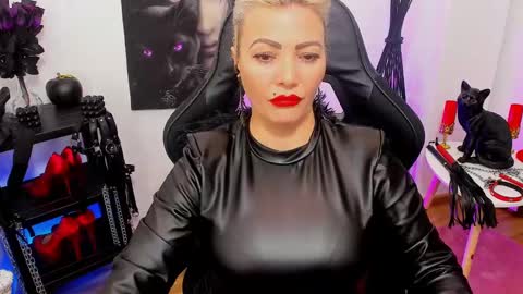 Snapshot of mistress_catsnow chatting on February 2025 01:53:02 PM Miss CatSnow online show from February 2025 01:53:02 PM
