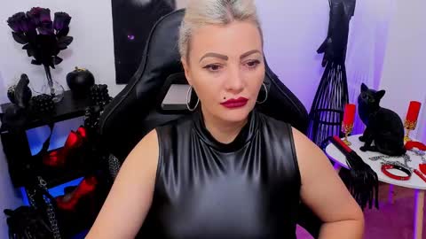 Snapshot of mistress_catsnow chatting on February 2025 11:36:01 AM Miss CatSnow online show from February 2025 11:36:01 AM