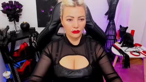 Snapshot of mistress_catsnow chatting on February 2025 11:17:02 AM Miss CatSnow online show from February 2025 11:17:02 AM