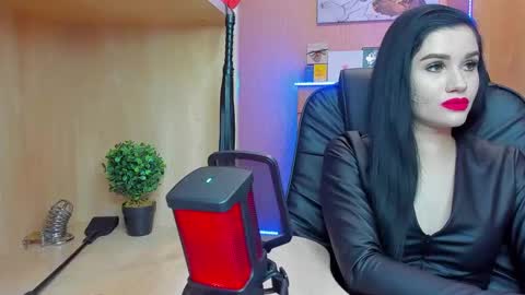Snapshot of mistress_kristi chatting on January 2025 06:36:02 PM Mistress Kristi online show from January 2025 06:36:02 PM