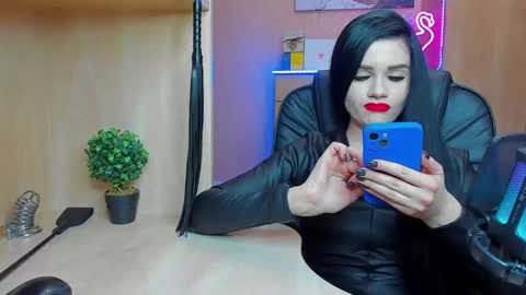 Snapshot of mistress_kristi chatting on February 2025 09:58:01 PM Mistress Kristi online show from February 2025 09:58:01 PM