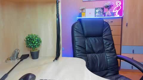 Snapshot of mistress_kristi chatting on February 2025 06:21:02 PM Mistress Kristi online show from February 2025 06:21:02 PM