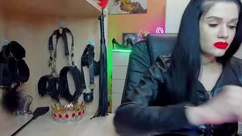 Snapshot of mistress_kristi chatting on October 2025 07:03:01 PM Mistress Kristi online show from October 2025 07:03:01 PM