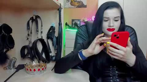 Snapshot of mistress_kristi chatting on October 2025 05:51:02 PM Mistress Kristi online show from October 2025 05:51:02 PM