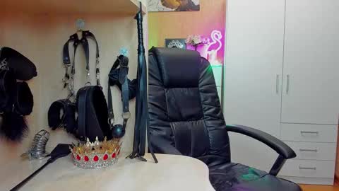 Snapshot of mistress_kristi chatting on November 2025 08:31:01 PM Mistress Kristi online show from November 2025 08:31:01 PM