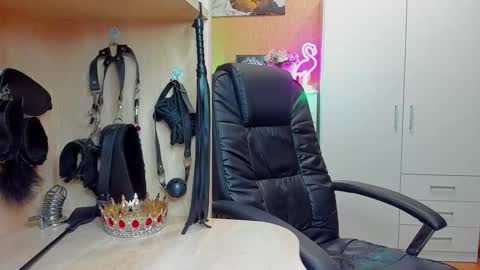 Snapshot of mistress_kristi chatting on November 2025 07:58:01 PM Mistress Kristi online show from November 2025 07:58:01 PM