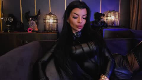 Snapshot of mistresselenia chatting on December 2024 03:21:01 PM Elenia online show from December 2024 03:21:01 PM