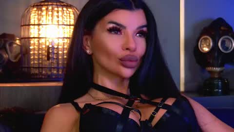 Elenia online show from November 2025 12:48:02 PM