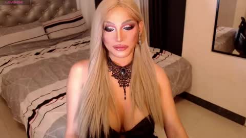 Snapshot of mistressemeraldxx chatting on March 2025 08:27:01 AM Ms Ems online show from March 2025 08:27:01 AM