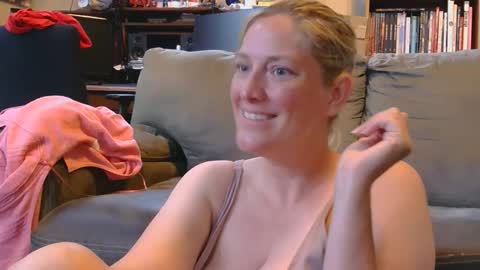 Snapshot of mistymountains96 chatting on June 2026 10:54:01 PM Misty Mountains online show from June 2026 10:54:01 PM