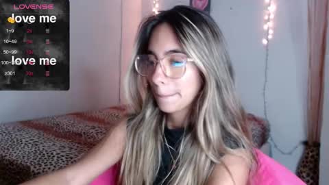 Snapshot of mitchwilson1 chatting on October 2025 12:08:02 AM mitchwilson1 online show from October 2025 12:08:02 AM