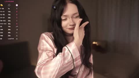 Snapshot of miuri_miy chatting on May 2026 06:06:01 PM Yuka online show from May 2026 06:06:01 PM