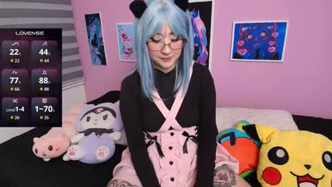 Snapshot of miwaviolet chatting on September 2025 01:07:02 AM Miwa Violet online show from September 2025 01:07:02 AM