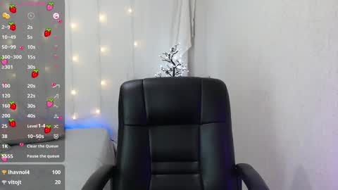 Snapshot of mixie_cute chatting on December 2024 01:03:02 AM mixie_cute online show from December 2024 01:03:02 AM