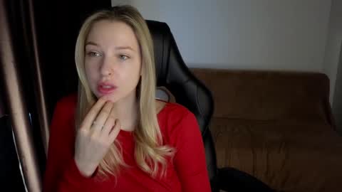 Snapshot of mmm_banana chatting on December 2024 06:35:01 AM Lili online show from December 2024 06:35:01 AM