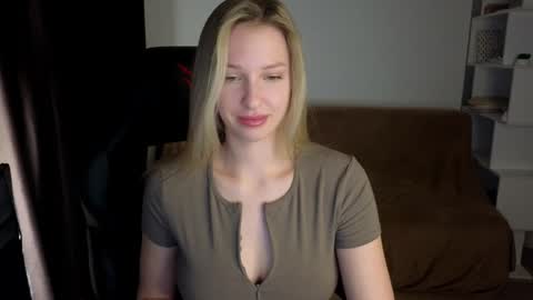 Snapshot of mmm_banana chatting on December 2024 04:30:02 PM Lili online show from December 2024 04:30:02 PM