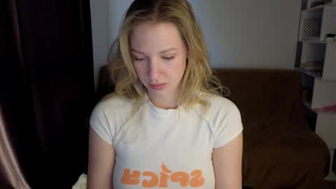 Snapshot of mmm_banana chatting on January 2025 07:15:01 AM Lili online show from January 2025 07:15:01 AM