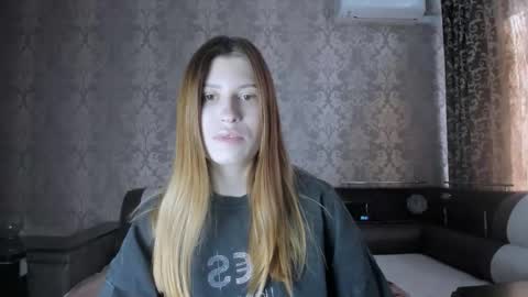 Snapshot of mmm_banana chatting on September 2025 10:05:01 AM Lili online show from September 2025 10:05:01 AM