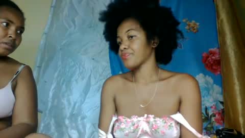 Snapshot of mmyriame chatting on June 2026 07:49:01 PM mmyriame online show from June 2026 07:49:01 PM