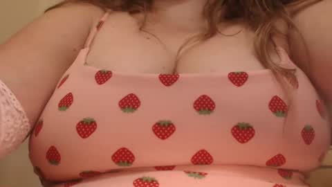 Snapshot of moaningsquirtle chatting on October 2025 12:39:02 PM Squirtle Myrtle Warren online show from October 2025 12:39:02 PM