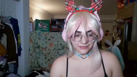 Snapshot of mochi_rainbow chatting on December 2024 11:37:02 PM The Mochi Rainbow Variety Show online show from December 2024 11:37:02 PM