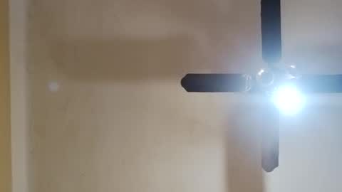 Snapshot of modelo_web18 chatting on September 2025 08:25:02 PM camilo online show from September 2025 08:25:02 PM