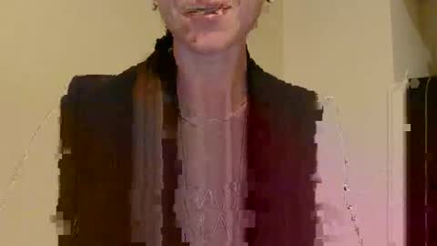 Aurora online show from November 2025 09:42:02 PM