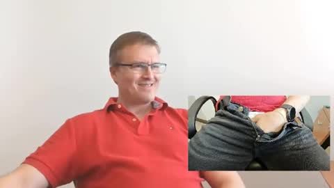 Snapshot of moe_001 chatting on October 2025 07:11:01 PM Moe online show from October 2025 07:11:01 PM