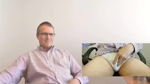 Snapshot of moe_001 chatting on October 2025 05:32:01 PM Moe online show from October 2025 05:32:01 PM