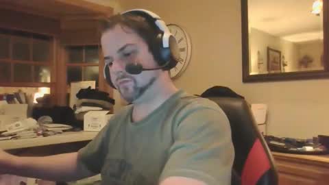 Snapshot of moeschoolnyc chatting on December 2025 11:04:02 AM moeschoolnyc online show from December 2025 11:04:02 AM