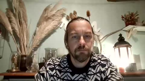 Julien online show from November 2025 09:13:01 PM