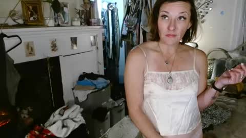 Snapshot of moistknickerchick chatting on December 2024 04:42:01 AM MoistKnickerChick online show from December 2024 04:42:01 AM