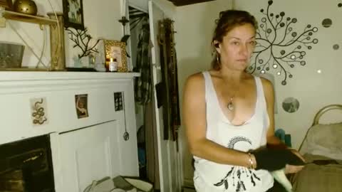 Snapshot of moistknickerchick chatting on September 2025 03:08:01 AM MoistKnickerChick online show from September 2025 03:08:01 AM