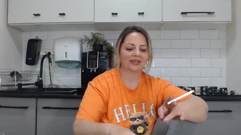 Snapshot of mojjo_erika chatting on December 2024 10:02:02 AM erika online show from December 2024 10:02:02 AM