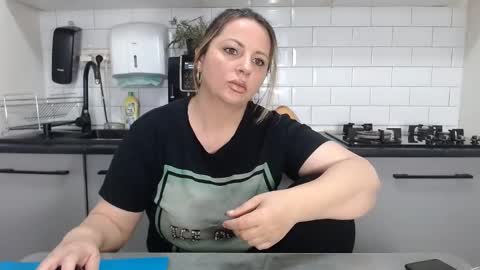 Snapshot of mojjo_erika chatting on December 2024 09:52:01 AM erika online show from December 2024 09:52:01 AM