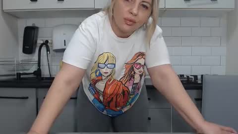 Snapshot of mojjo_erika chatting on December 2024 12:28:02 PM erika online show from December 2024 12:28:02 PM