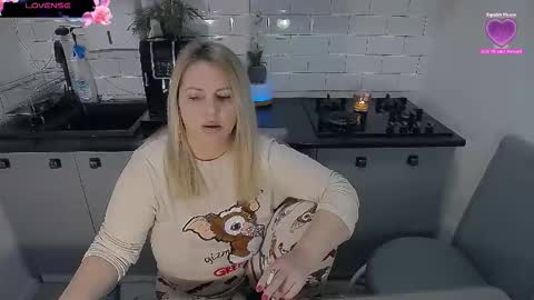 Snapshot of mojjo_erika chatting on December 2025 07:25:02 AM erika online show from December 2025 07:25:02 AM