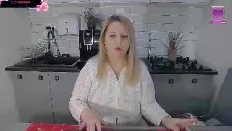 Snapshot of mojjo_erika chatting on January 2026 07:43:02 AM erika online show from January 2026 07:43:02 AM