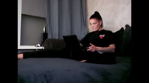 Snapshot of mokkeltje9 chatting on September 2025 07:17:02 PM KinkyCoupleNL online show from September 2025 07:17:02 PM