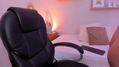 Snapshot of moll1e_ chatting on February 2025 11:50:02 AM M o L l i E online show from February 2025 11:50:02 AM