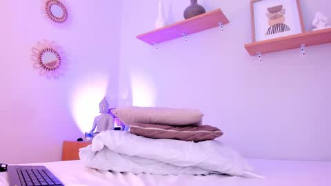 Snapshot of moll1e_ chatting on March 2025 03:24:02 PM M o L l i E online show from March 2025 03:24:02 PM